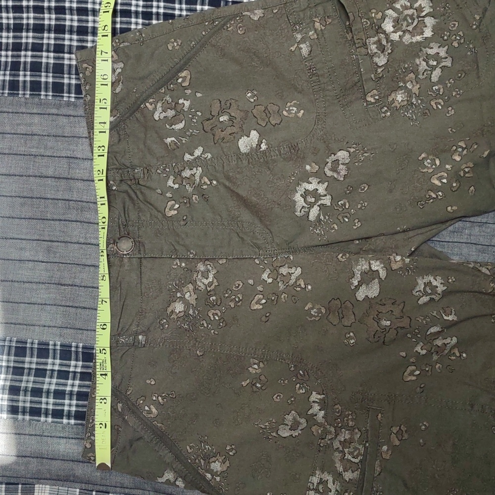 Democracy Floral Khaki Cropped Capris In ladies Size 12 - Picture 10 of 16
